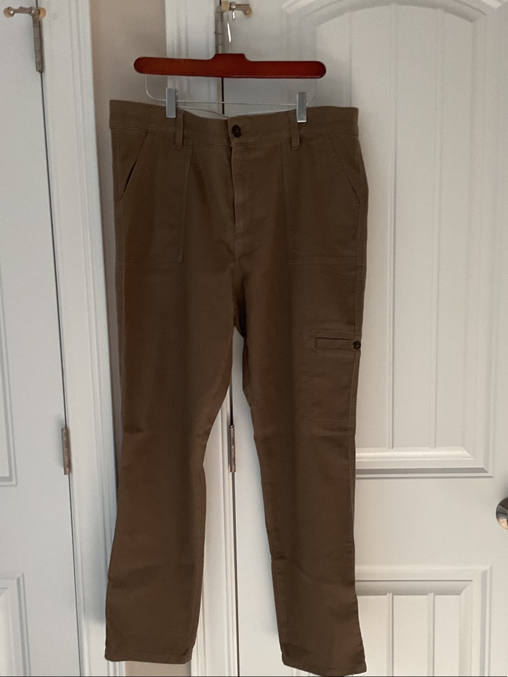 Women’s Liz Claiborne Cargo Pants in Brown